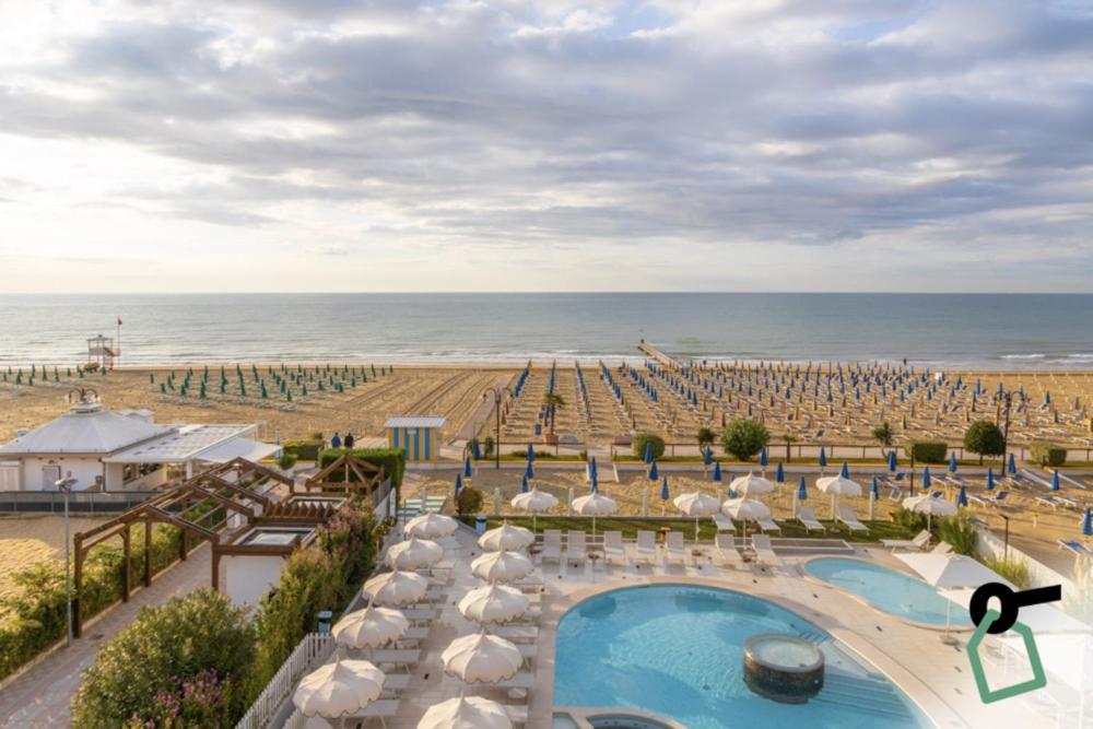 Hotiday Hotel Jesolo Spiaggia Esterno foto