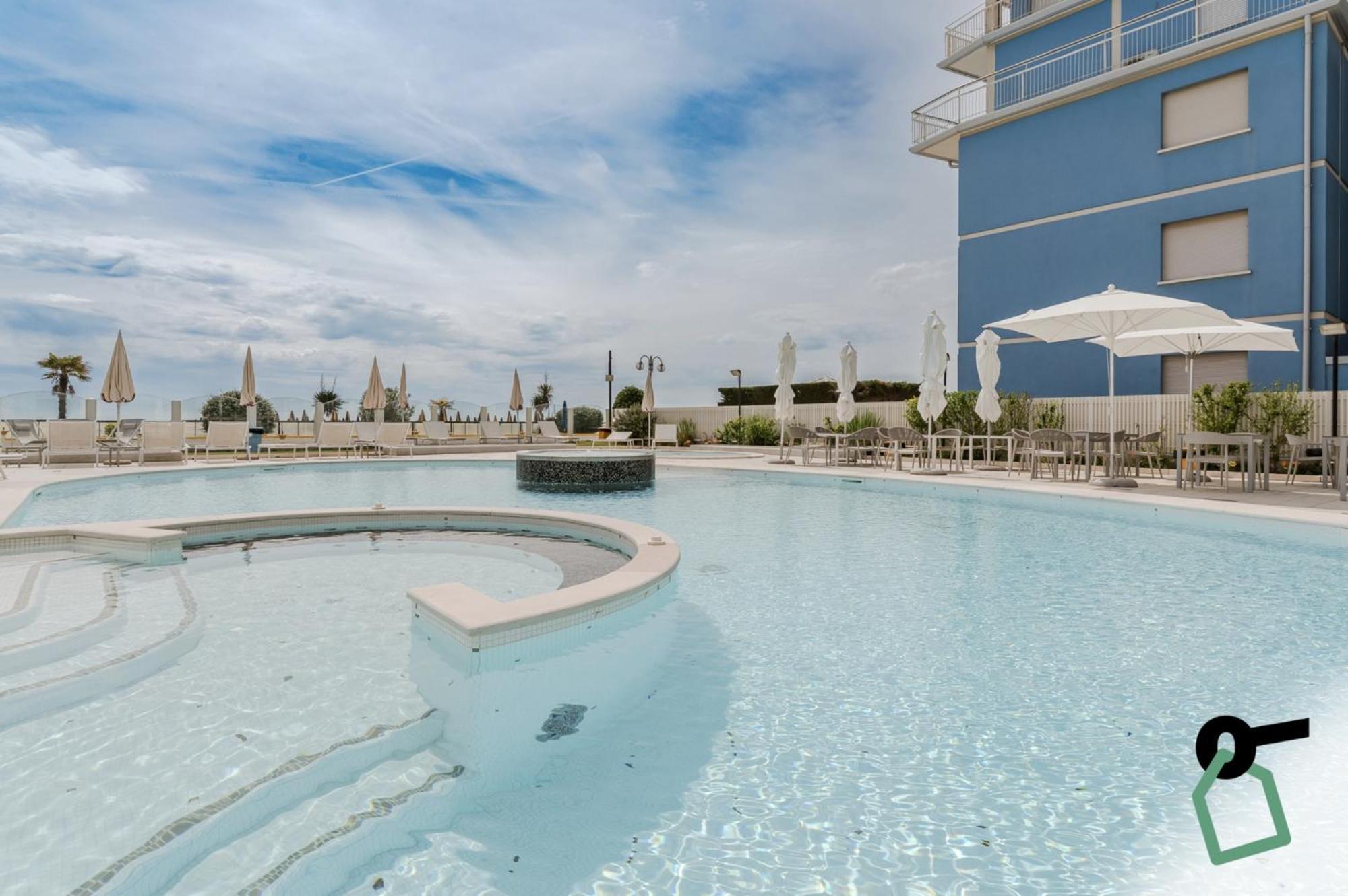 Hotiday Hotel Jesolo Spiaggia Esterno foto